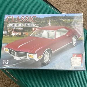 AMT ERTL classic 1969 buck riviera NWT